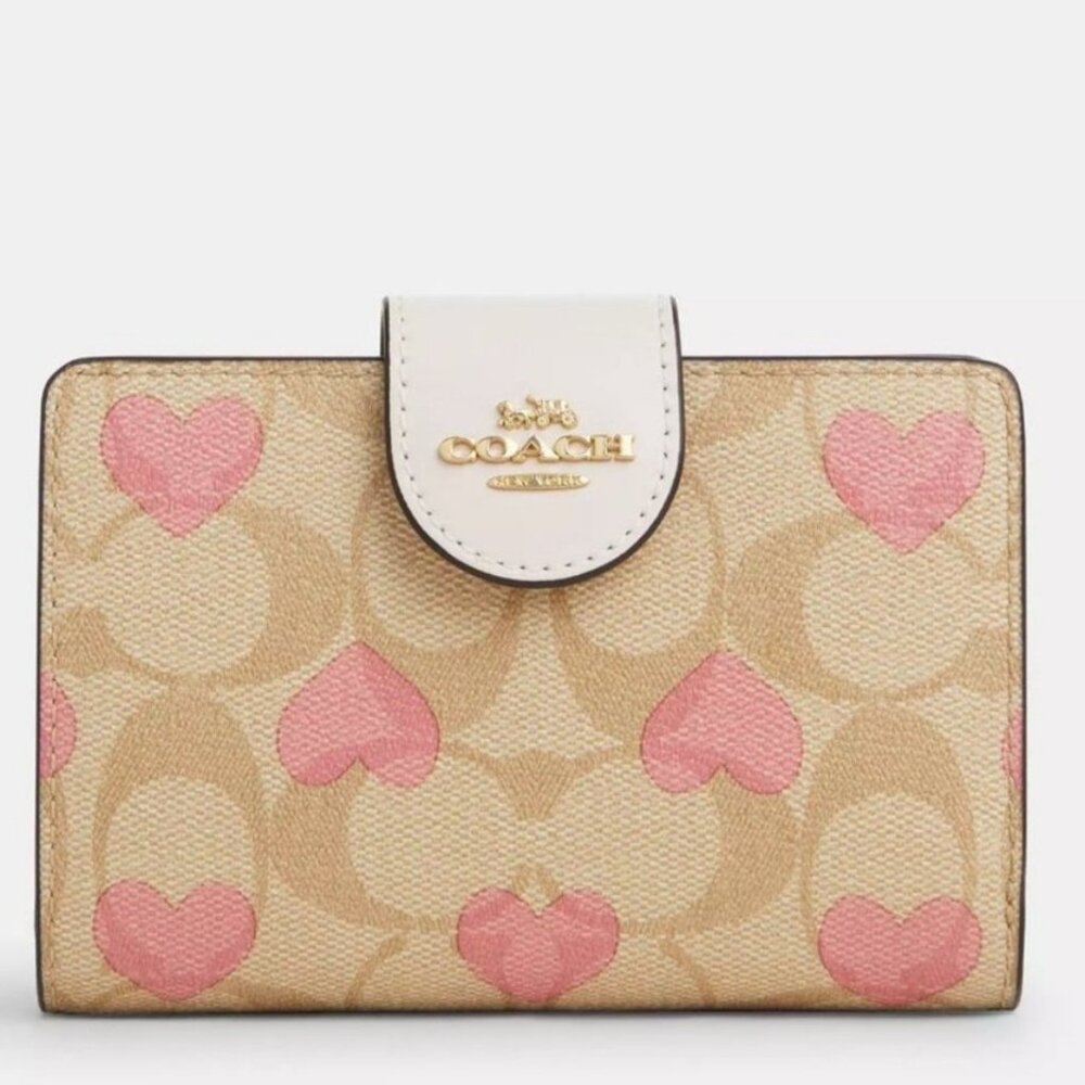 💕Coach Medium Corner Zip Wallet In Signature Canvas With Heart Print💕